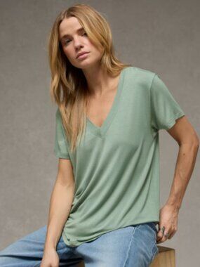 American Eagle Soft & Sexy V-Neck Tee – Women’s Small (Dried Sage)